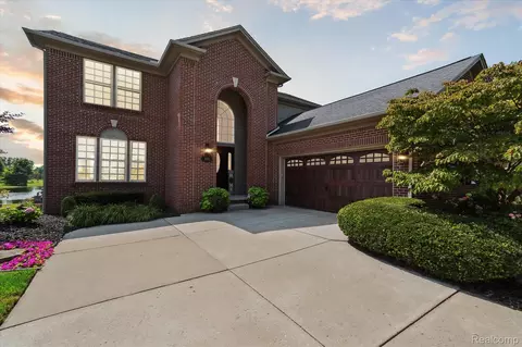 27861 S Mockingbird Dr, Huron, MI 48134