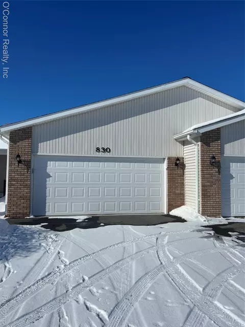 830 Crystal Ln, Marysville, MI 48040