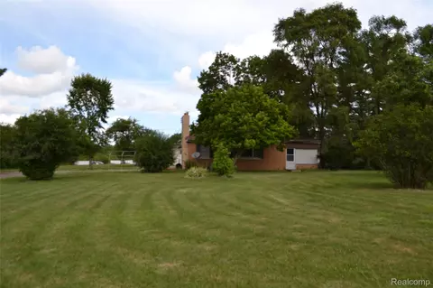 5084 Lennon Rd, Flint, MI 48507