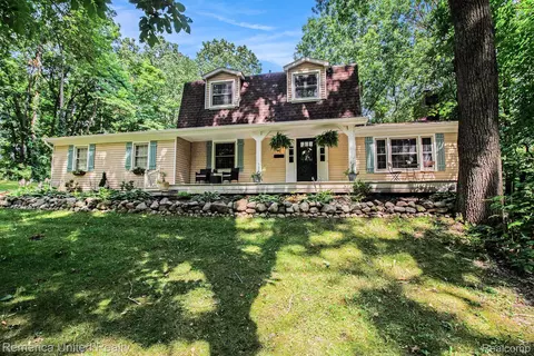 13900 Rocky Rdg, Hartland, MI 48353