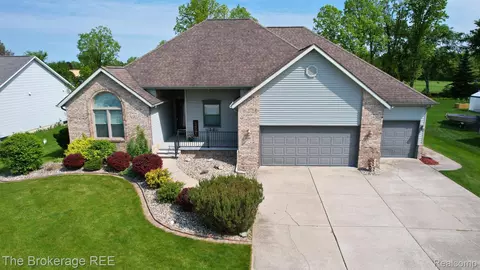 8101 Boulder Dr, Davison, MI 48423