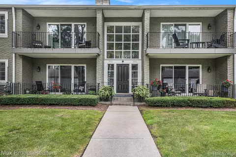 1115 N Old Woodward Ave #65, Birmingham, MI 48009