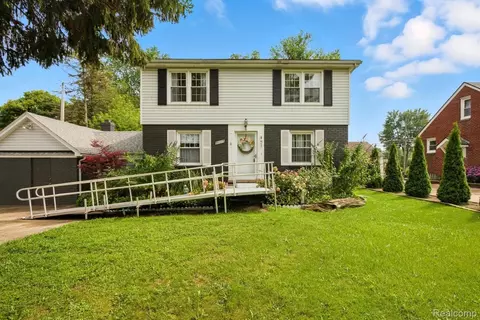 30275 7 Mile Rd, Livonia, MI 48152