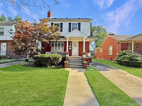 1837 Brys Dr, Grosse Pointe Woods, MI 48236