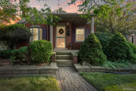 15069 Oceana Ave, Allen Park, MI 48101