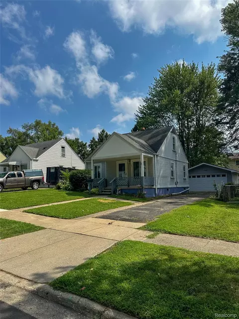 27 Alter Ct, Mount Clemens, MI 48043