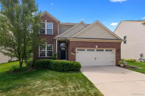 386 Otter Run Rd, Holly, MI 48442