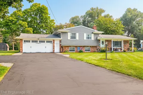 9404 E Lippincott Blvd, Davison, MI 48423