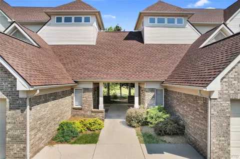 859 Amanda Ln, Pontiac, MI 48340