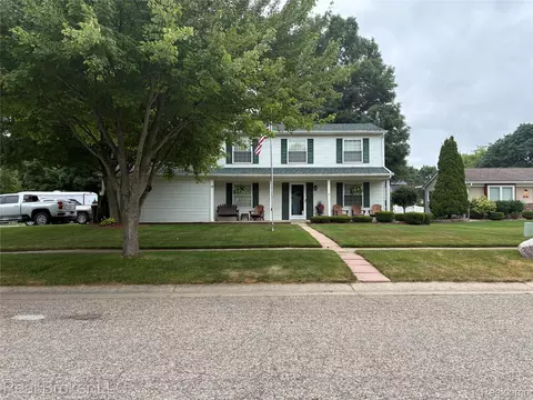 1106 Meadowlark Dr, Waterford, MI 48327