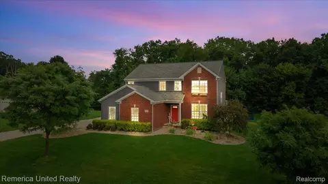 1211 Xanadu Ct, Brighton, MI 48114