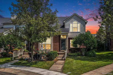 30204 Chantel Dr, Walled Lake, MI 48390