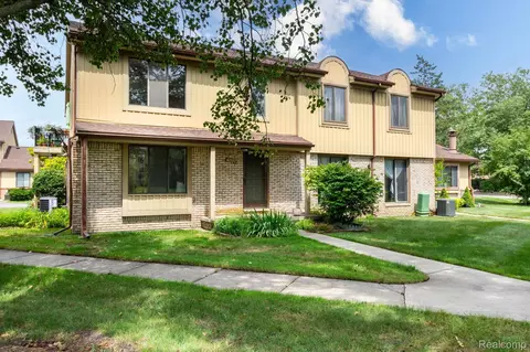 41727 Bedford Dr #83, Canton, MI 48187