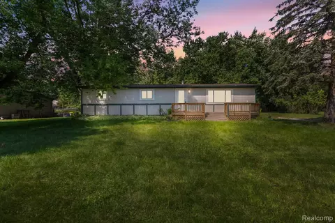 60859 Eyster Rd, Rochester, MI 48306