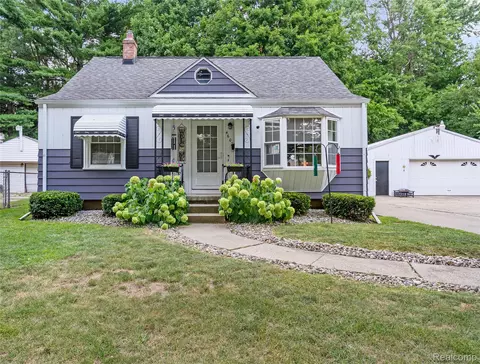 4602 Milton Dr, Flint, MI 48507