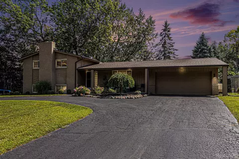 6507 Amy Dr, Independence, MI 48348