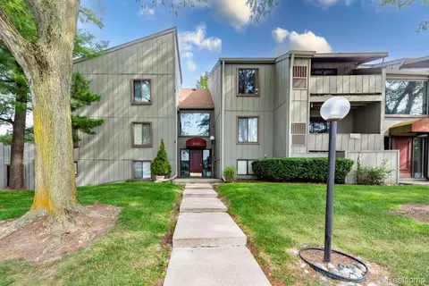 9601 Bayview Dr #102, Ypsilanti, MI 48197