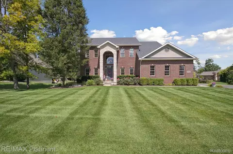 8189 Lee Rd, Brighton, MI 48116