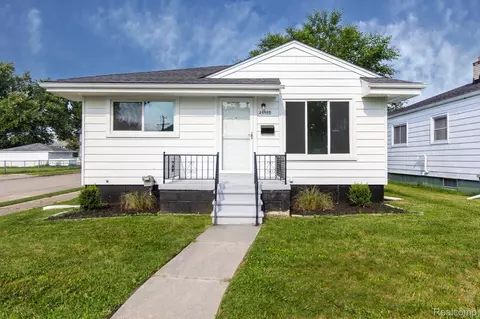 24805 Dale Ave, Eastpointe, MI 48021