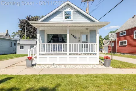 913 Michigan St, Port Huron, MI 48060