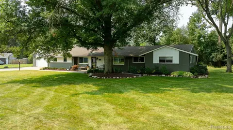 4990 Broomfield Ln, West Bloomfield, MI 48322