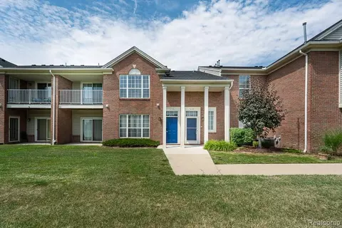 51780 Adler Park Dr W, New Baltimore, MI 48051