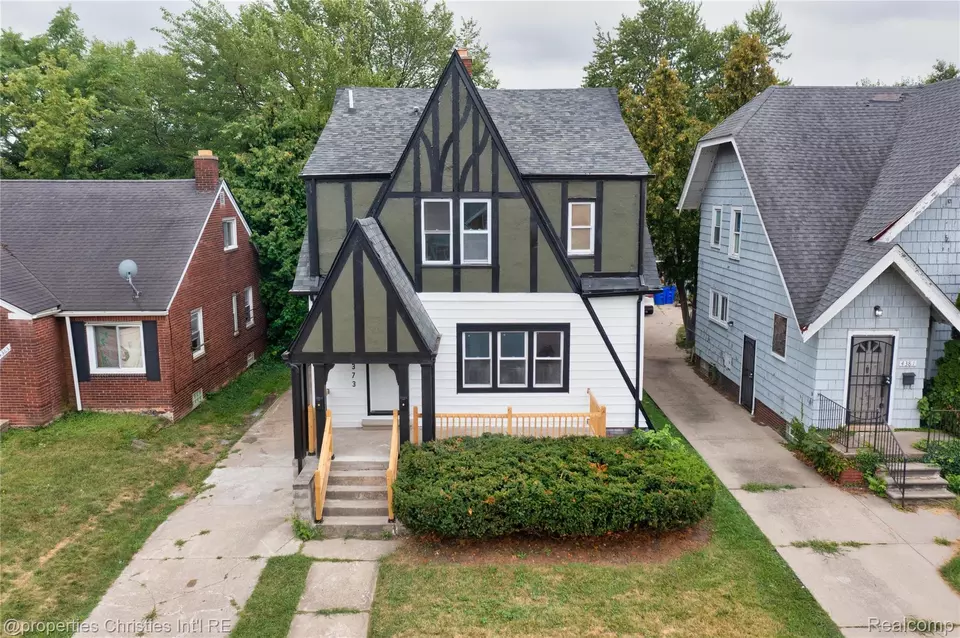 Exterior - 4373 Balfour Rd, Detroit, MI 48224 photo 4 of 8