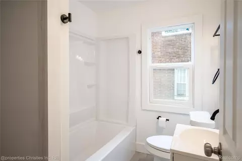 Bath - 4373 Balfour Rd, Detroit, MI 48224 photo 1 of 2