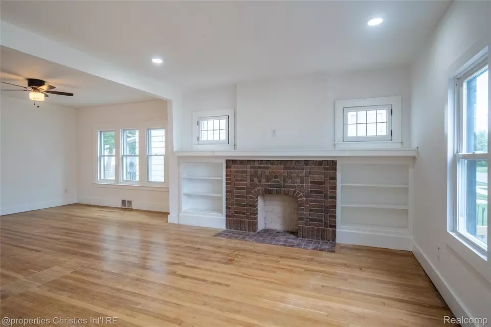Living - 4373 Balfour Rd, Detroit, MI 48224 photo 2 of 7