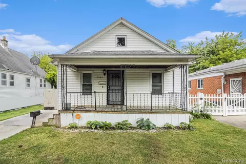 7683 Warwick St, Detroit, MI 48228