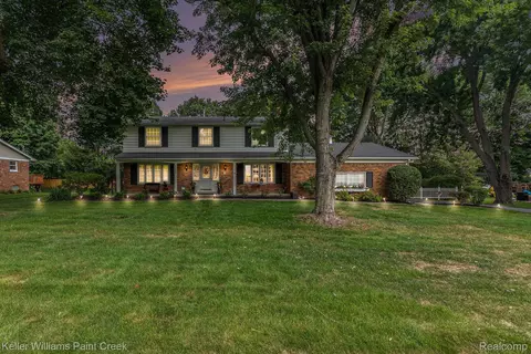 159 E Maryknoll Rd, Rochester Hills, MI 48309