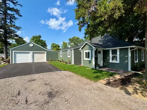 7562 Church St, Swartz Creek, MI 48473