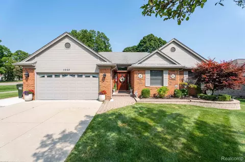 1003 Bembridge Dr, Rochester Hills, MI 48307