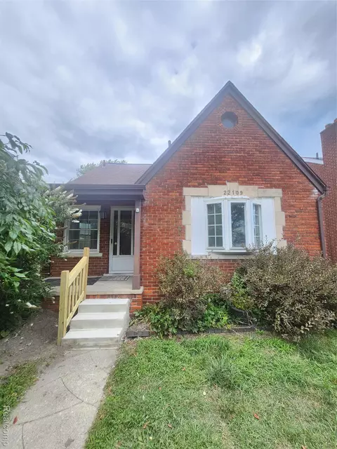 22109 Alger St, Saint Clair Shores, MI 48080