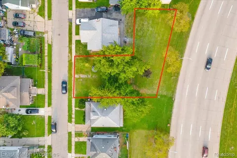 36 Clairmont Pl, Pontiac, MI 48342