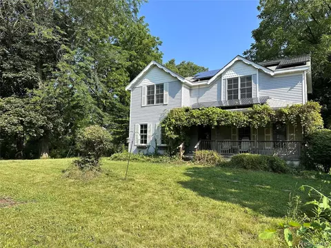 8650 Oak Hill Rd, Brandon, MI 48348