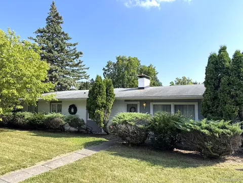 1933 Greenbriar Ln, Flint, MI 48507