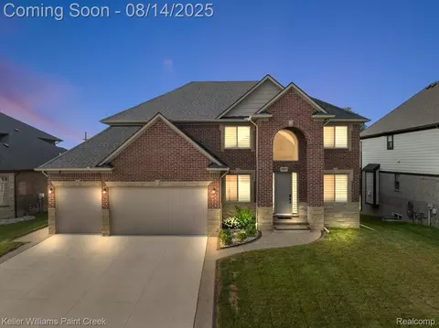 19817 Chase Dr, Macomb, MI 48042