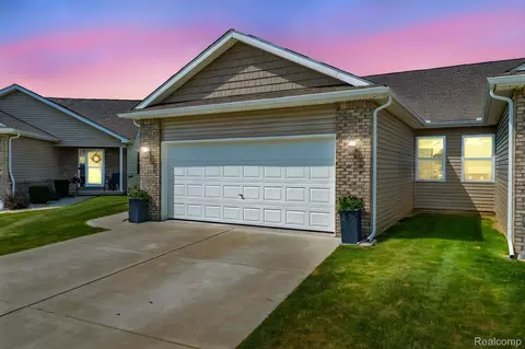 1002 Foxglove Ln, Davison, MI 48423