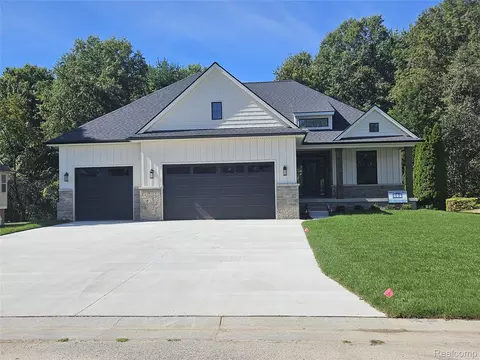 330 Hawks Nest Dr, East China, MI 48054
