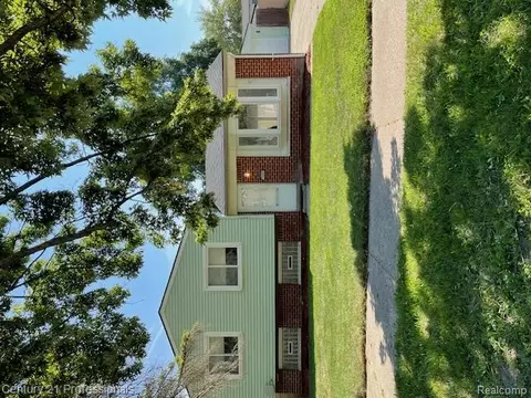 15647 Isabelle St, Romulus, MI 48174