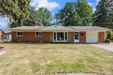 34748 Jerome St, Chesterfield, MI 48047