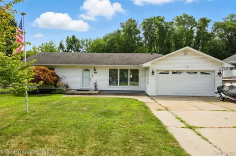 4125 Fenmore Ave, Waterford, MI 48328