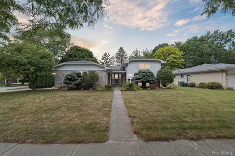 3619 Carmel Dr, Troy, MI 48083