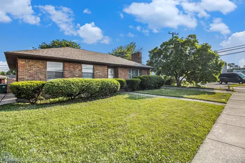 15298 Veronica Ave, Eastpointe, MI 48021
