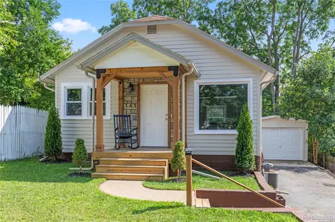 141 Parkdale Ave, Pontiac, MI 48340