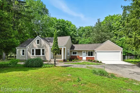24220 Simmons Ave, Southfield, MI 48033