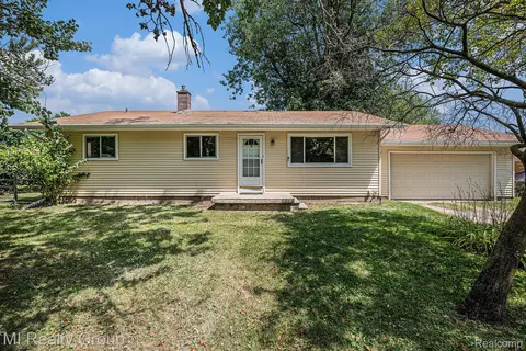 49100 Paul Dr, Chesterfield, MI 48051