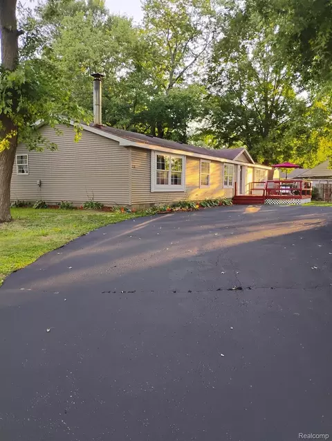 1398 Transue Ave, Burton, MI 48509