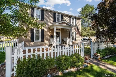 303 Cabinet St, Milford, MI 48381